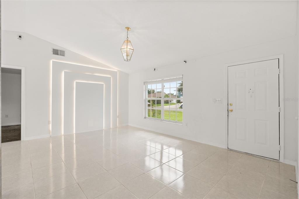 605 TAMARIN LANE, KISSIMMEE, FL — photo 4 of 30