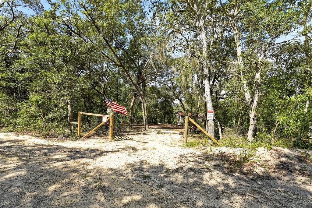 129 VIOLA DRIVE, HAWTHORNE, FL — photo 3 of 30