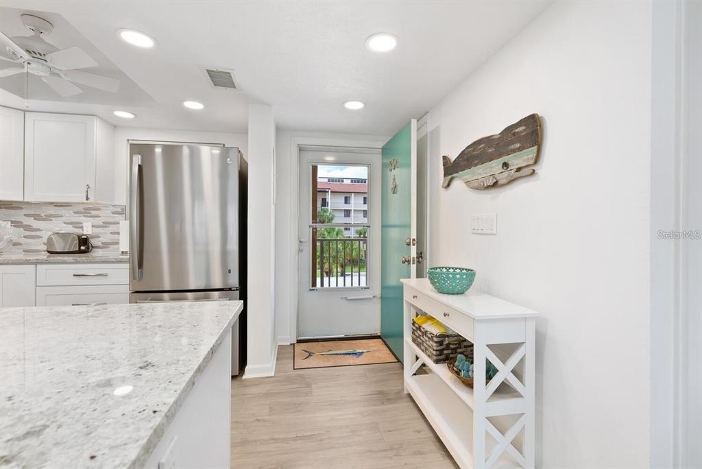 1250 N PORTOFINO DRIVE UNIT 304, SARASOTA, FL — photo 5 of 30