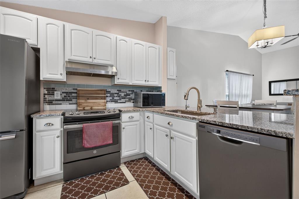 3911 EL CAMINO COURT, LARGO, FL — photo 5 of 20
