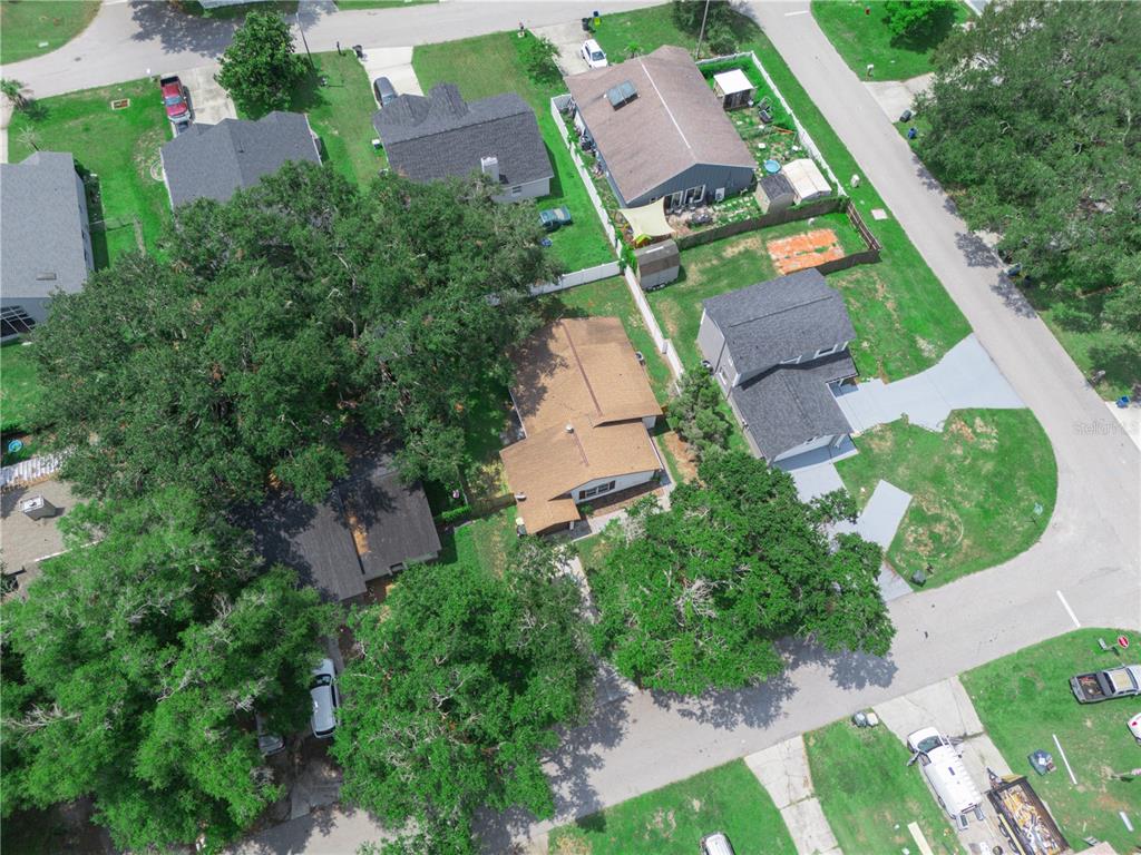 An aerial view shows several houses surrounded by large trees and green lawns — 1665 SAILPOINT DRIVE, BARTOW, FL