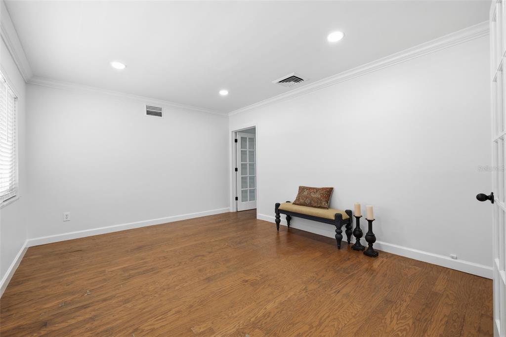 An empty room with white walls, hardwood floors, recessed lighting, and a small wooden bench — 331 SUNNYSIDE ROAD, TEMPLE TERRACE, FL