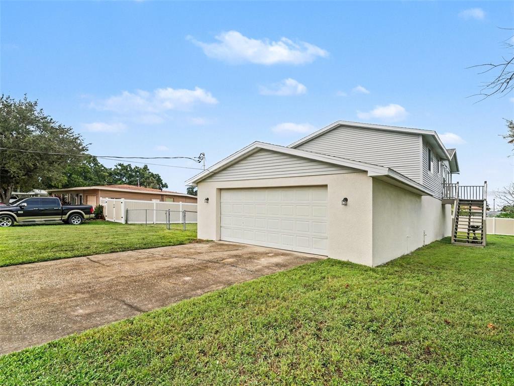 6306 FLORIDA CIR E, APOLLO BEACH, FL — photo 2 of 27