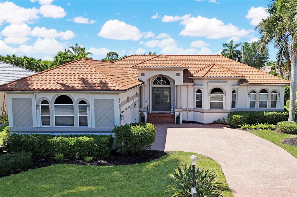 8723 S LAKE CIRCLE, FORT MYERS, FL — photo 2 of 30