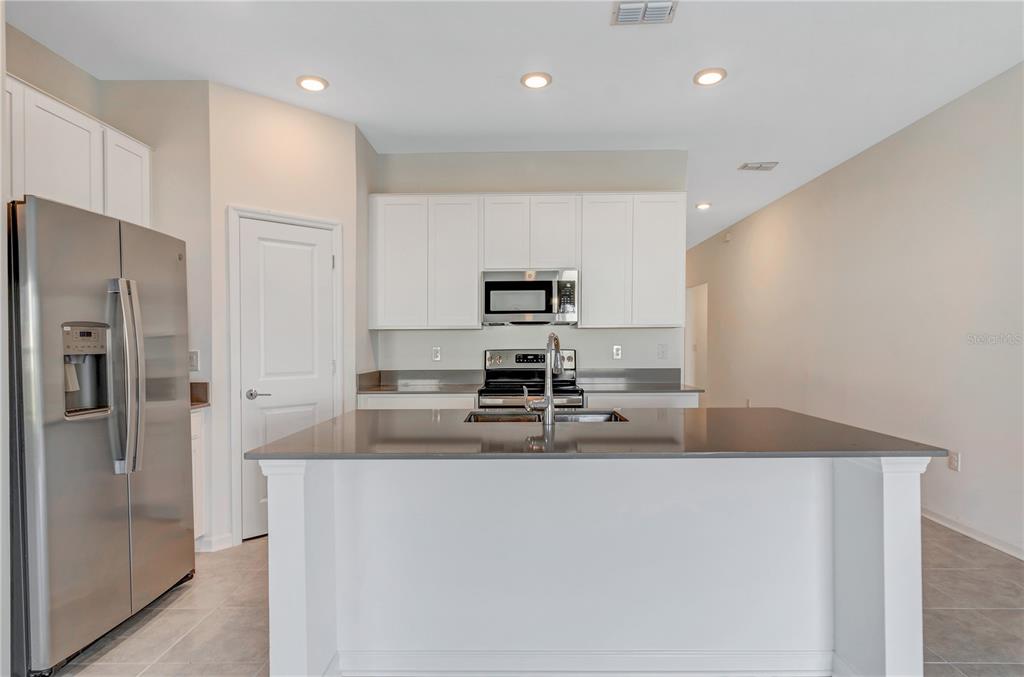 865 CITRUS RESERVE BOULEVARD, DAVENPORT, FL — photo 4 of 22
