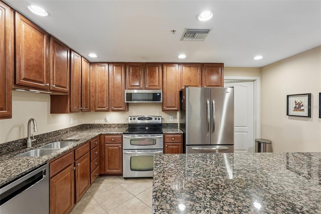808 3RD AVENUE W UNIT 809, BRADENTON, FL — photo 4 of 30