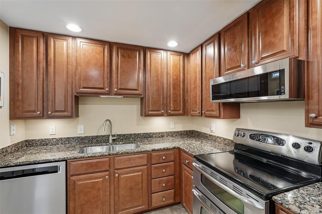 808 3RD AVENUE W UNIT 809, BRADENTON, FL — photo 5 of 30