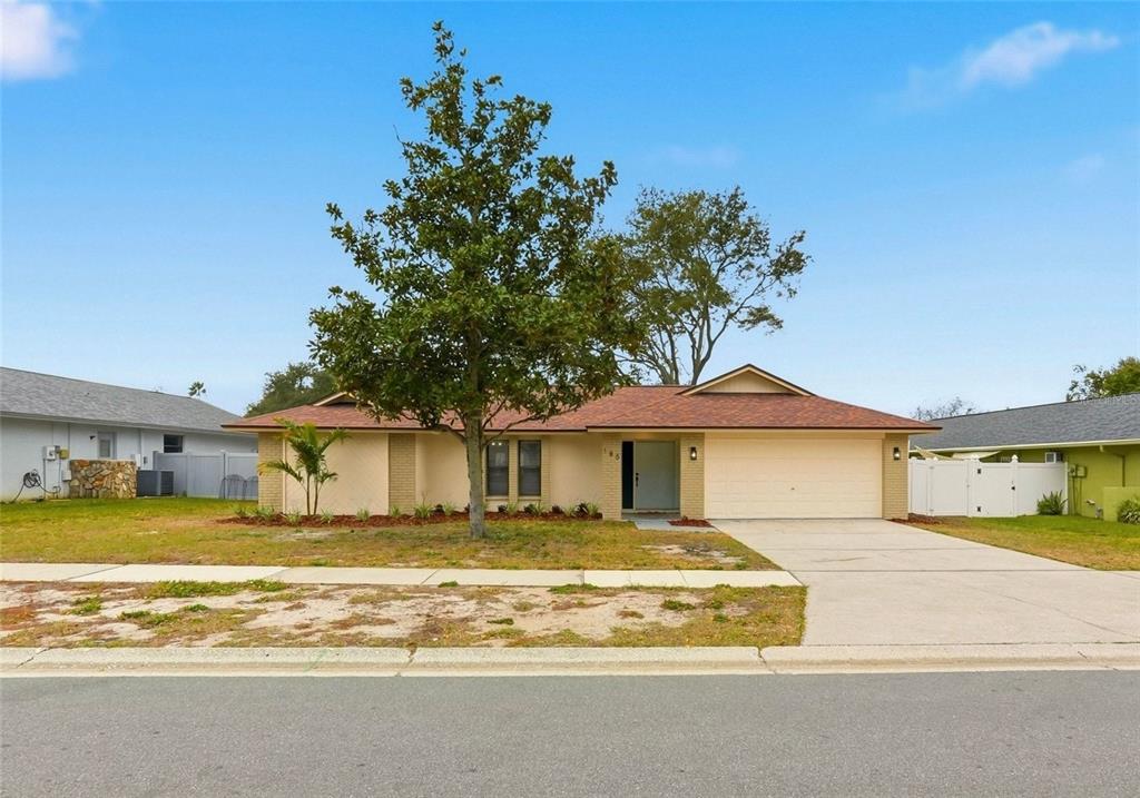 185 FOXCROFT DRIVE W