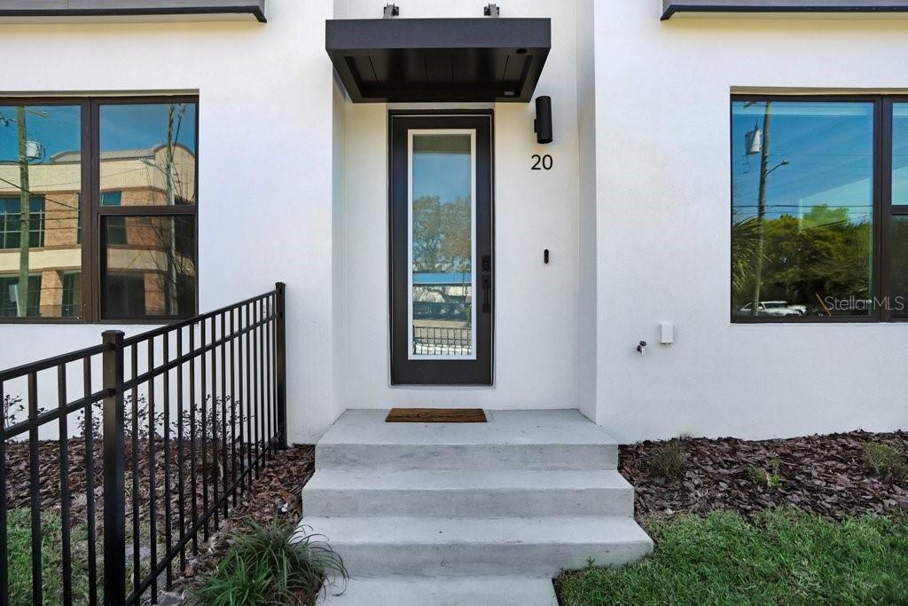 2506 W CLEVELAND STREET UNIT 20, TAMPA, FL — photo 2 of 30