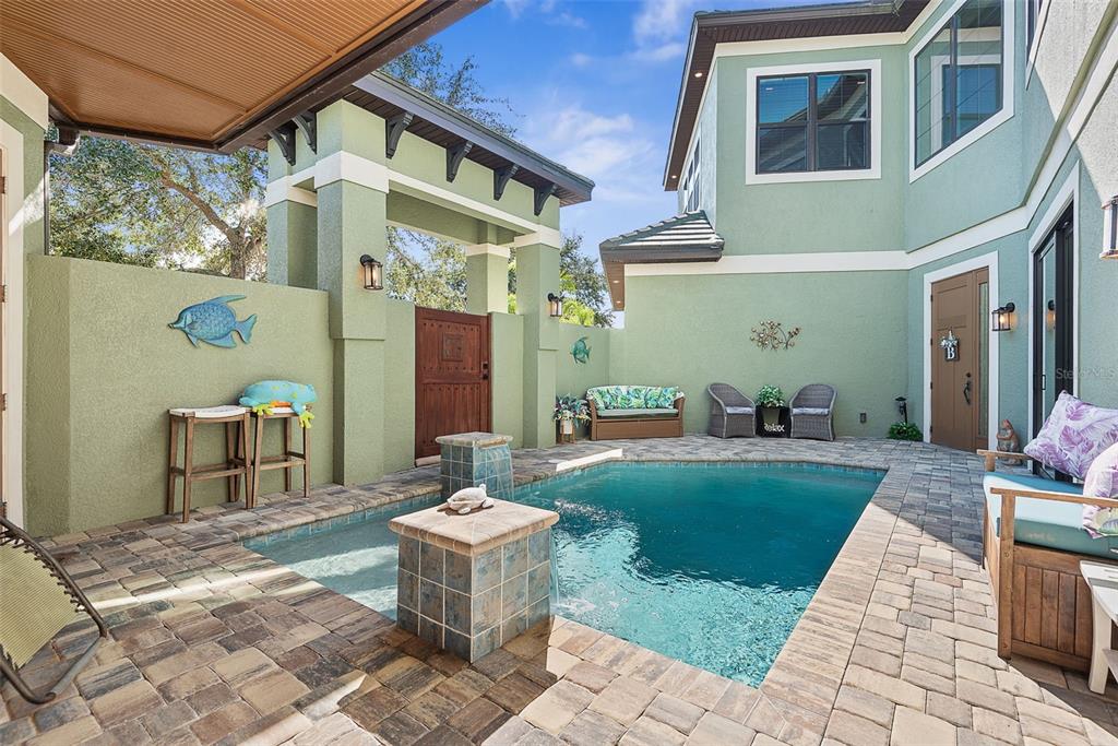 4 OAKVIEW COURT