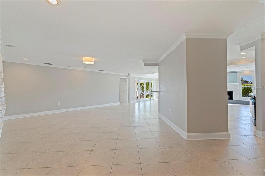 11225 4TH STREET E, TREASURE ISLAND, FL — photo 3 of 30
