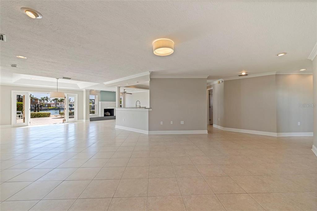 11225 4TH STREET E, TREASURE ISLAND, FL — photo 4 of 30