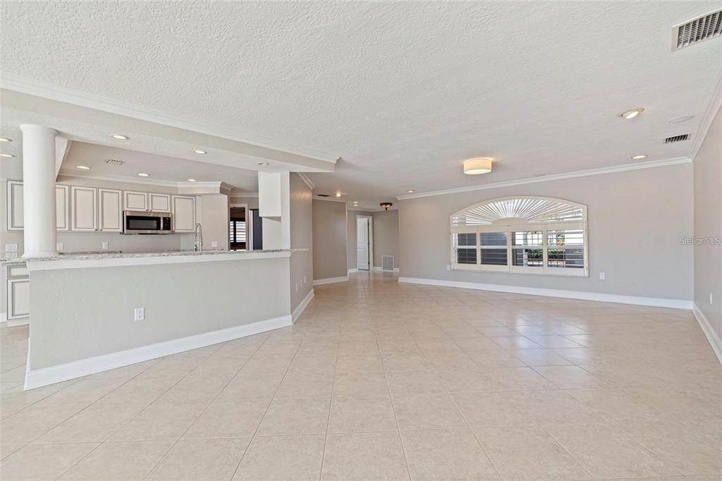 11225 4TH STREET E, TREASURE ISLAND, FL — photo 5 of 30