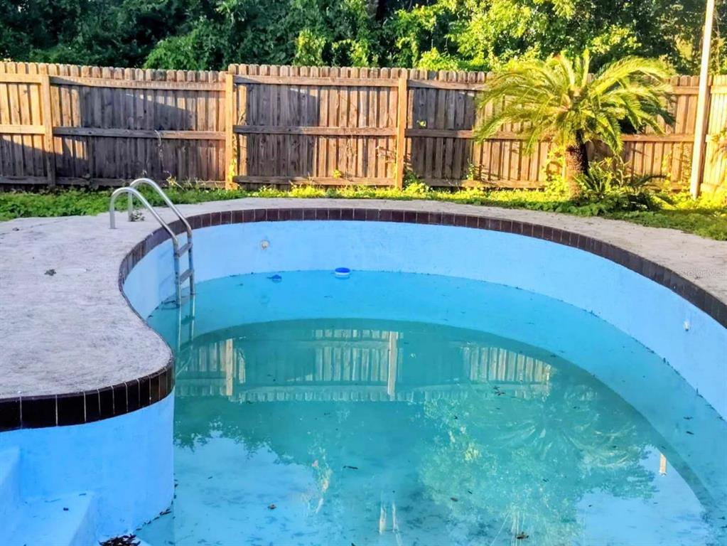 1208 S TAYLOR ROAD, SEFFNER, FL — photo 4 of 38