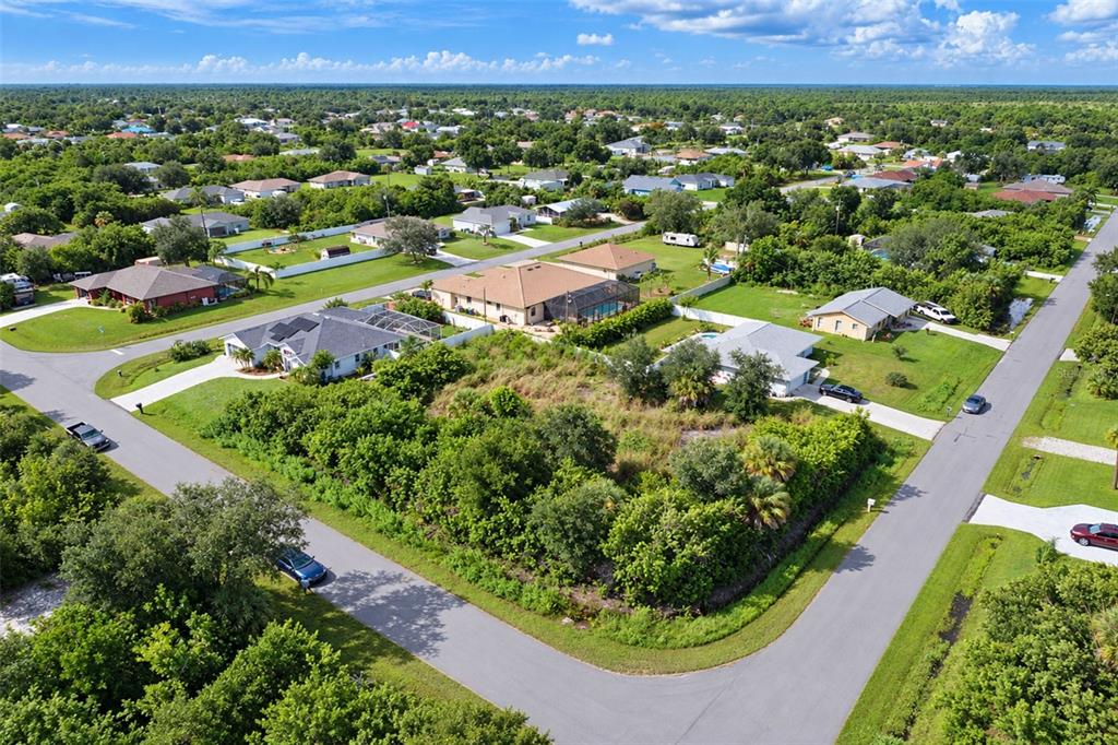 10234 THAMES AVENUE, ENGLEWOOD, FL — photo 4 of 31