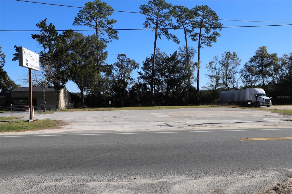 A paved lot sits in front of a thrift store and a parked semi-truck — 850 N STATE ROAD 21, MELROSE, FL