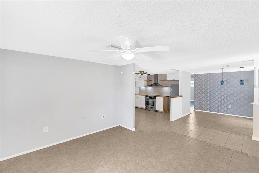 142 2ND AVENUE, NOKOMIS, FL — photo 4 of 48