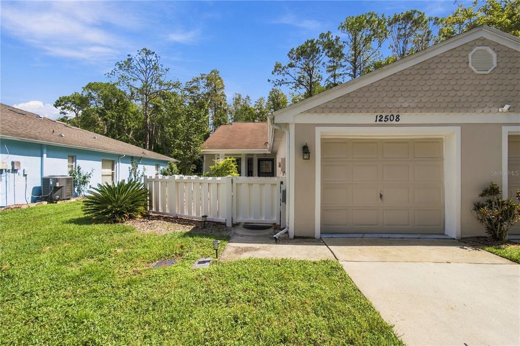 12508 HOLLYBROOK LANE, HUDSON, FL — photo 4 of 30