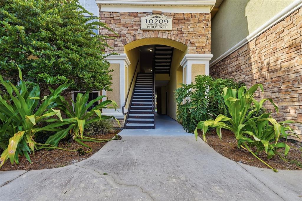 10209 COURTNEY PALMS BOULEVARD UNIT 301, TAMPA, FL — photo 2 of 21