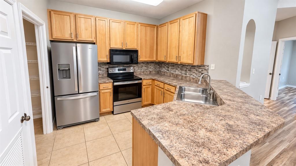 10209 COURTNEY PALMS BOULEVARD UNIT 301, TAMPA, FL — photo 3 of 21
