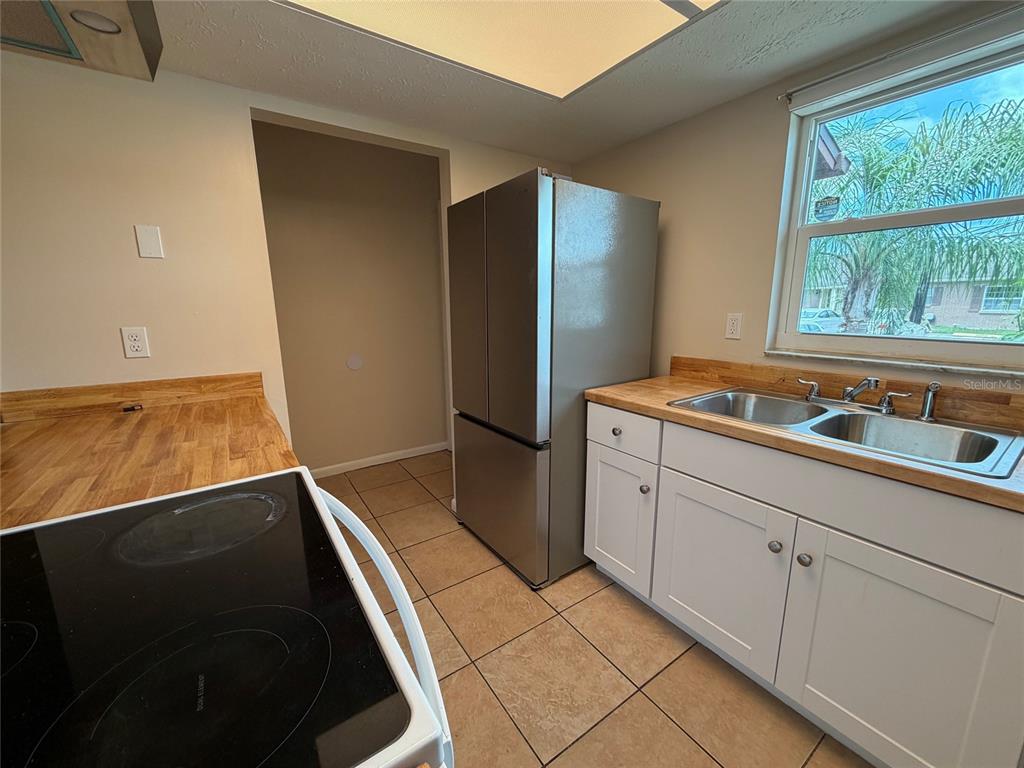 9523 FIELDVIEW CIRCLE UNIT 9523, THONOTOSASSA, FL — photo 2 of 14