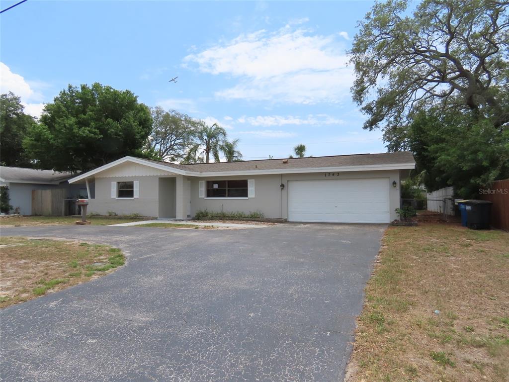1743 SUNSET POINT ROAD