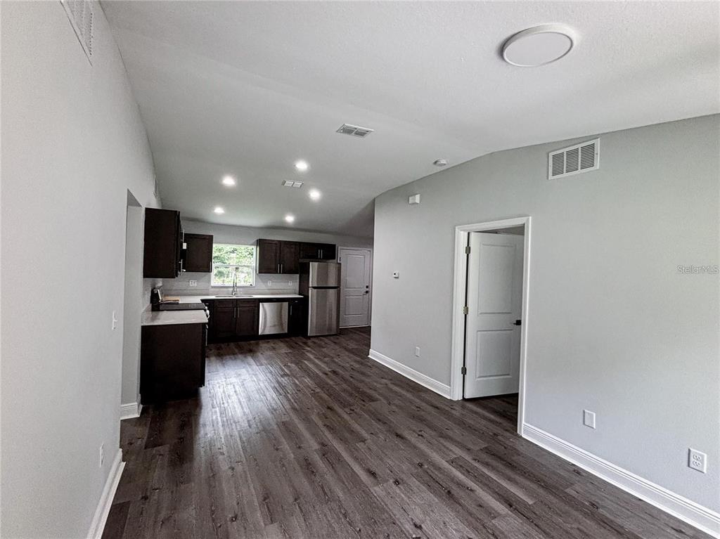 13315 SE 38TH COURT, BELLEVIEW, FL — photo 2 of 8