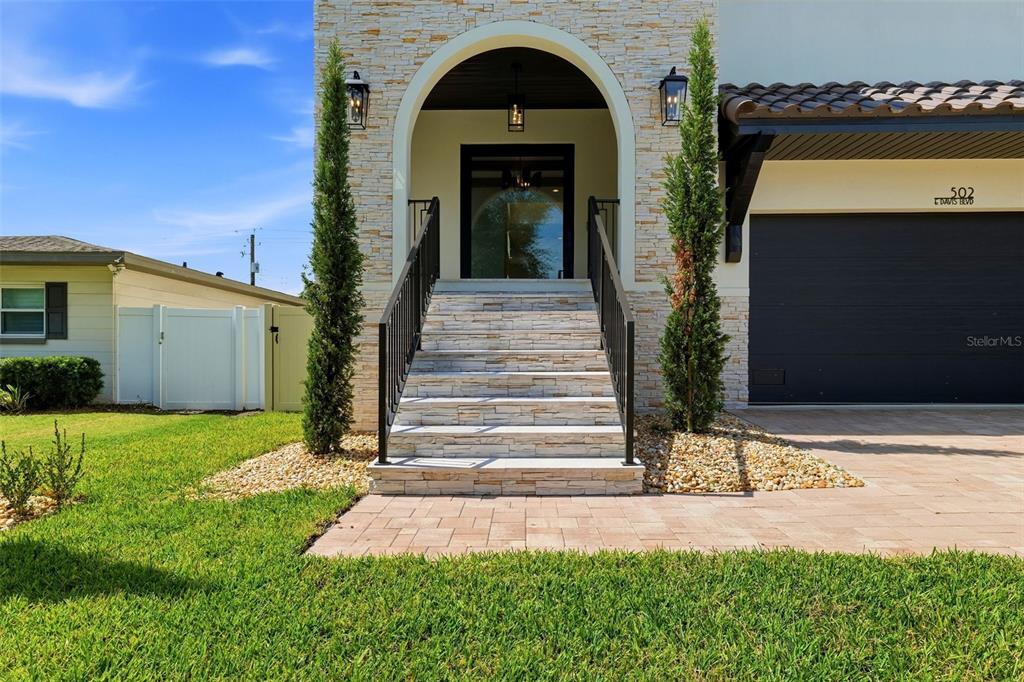 502 E DAVIS BOULEVARD, TAMPA, FL — photo 3 of 30