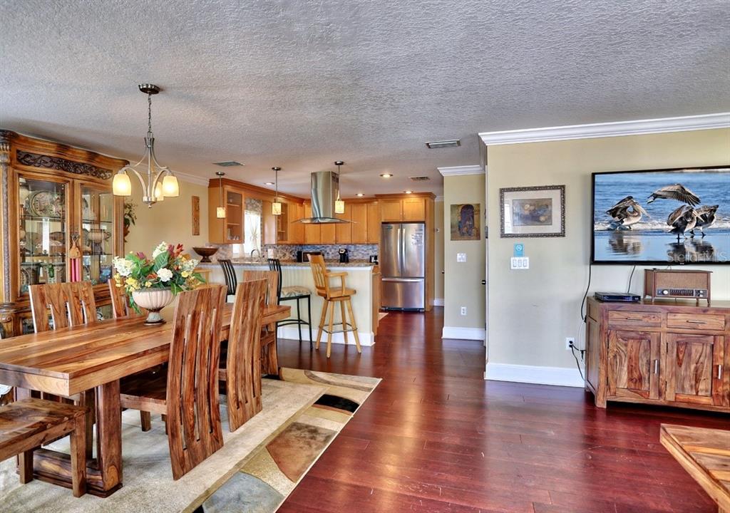 5433 ESSEX AVENUE S, GULFPORT, FL — photo 2 of 17
