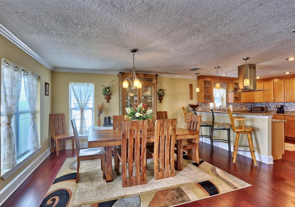 5433 ESSEX AVENUE S, GULFPORT, FL — photo 4 of 17