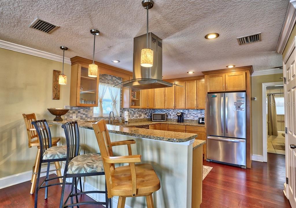 5433 ESSEX AVENUE S, GULFPORT, FL — photo 5 of 17