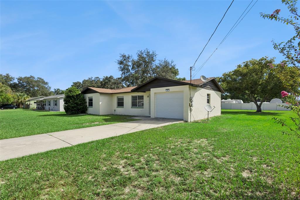 801 ELM AVENUE, FRUITLAND PARK, FL — photo 4 of 30