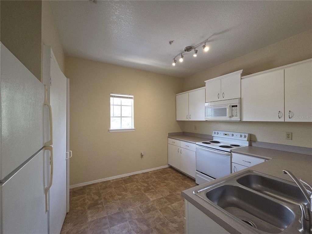 102 VISTA VERDI CIRCLE UNIT 320, LAKE MARY, FL — photo 3 of 8