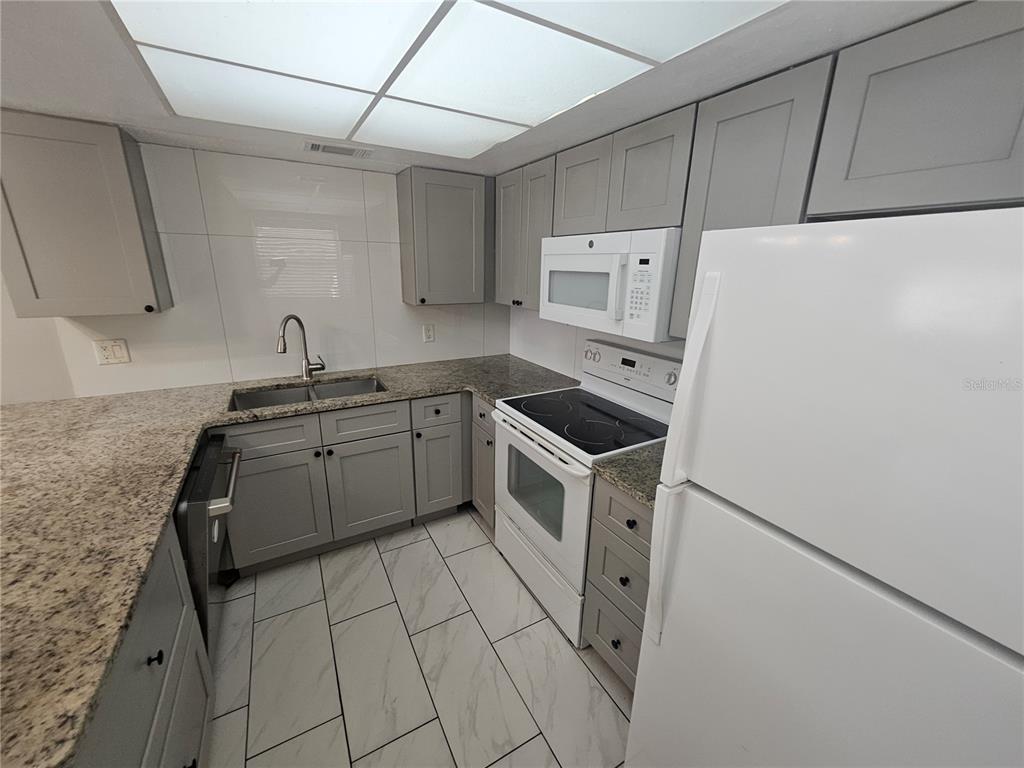 460 BASE AVENUE E UNIT 110, VENICE, FL — photo 5 of 11