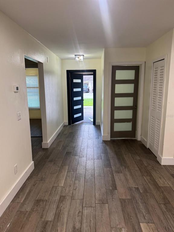 7920 GEORGE WASHINGTON LANE, TAMPA, FL — photo 3 of 28