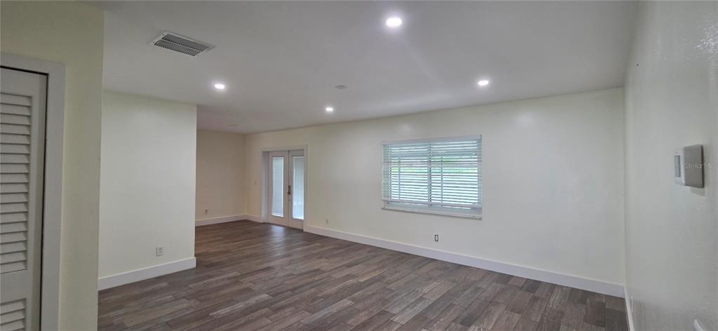 7920 GEORGE WASHINGTON LANE, TAMPA, FL — photo 5 of 28