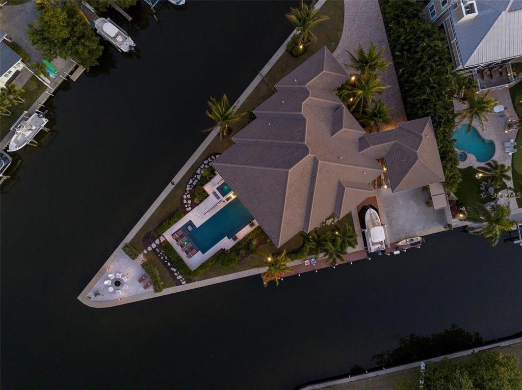 242 OAK AVENUE, ANNA MARIA, FL — photo 4 of 30