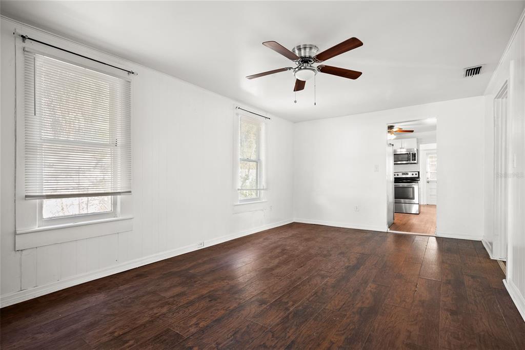 211 E CLUSTER AVENUE, TAMPA, FL — photo 4 of 19