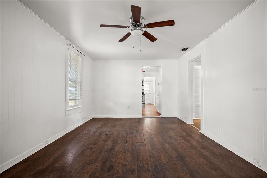 211 E CLUSTER AVENUE, TAMPA, FL — photo 5 of 19