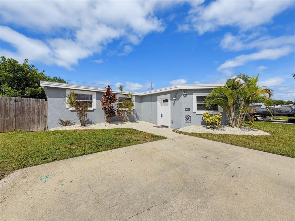 9218 86TH STREET N, SEMINOLE, FL — photo 4 of 30