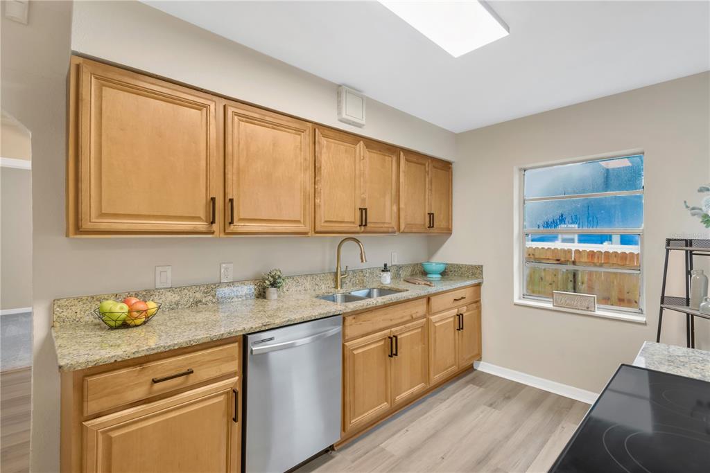 702 E BROAD STREET, TAMPA, FL — photo 3 of 22