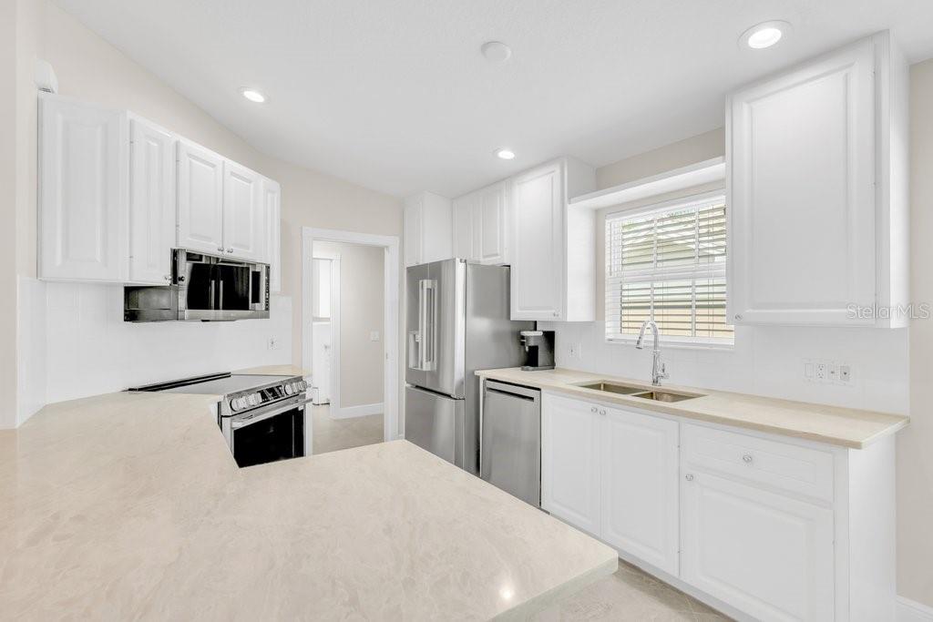 5868 HELICON PLACE, SARASOTA, FL — photo 4 of 30