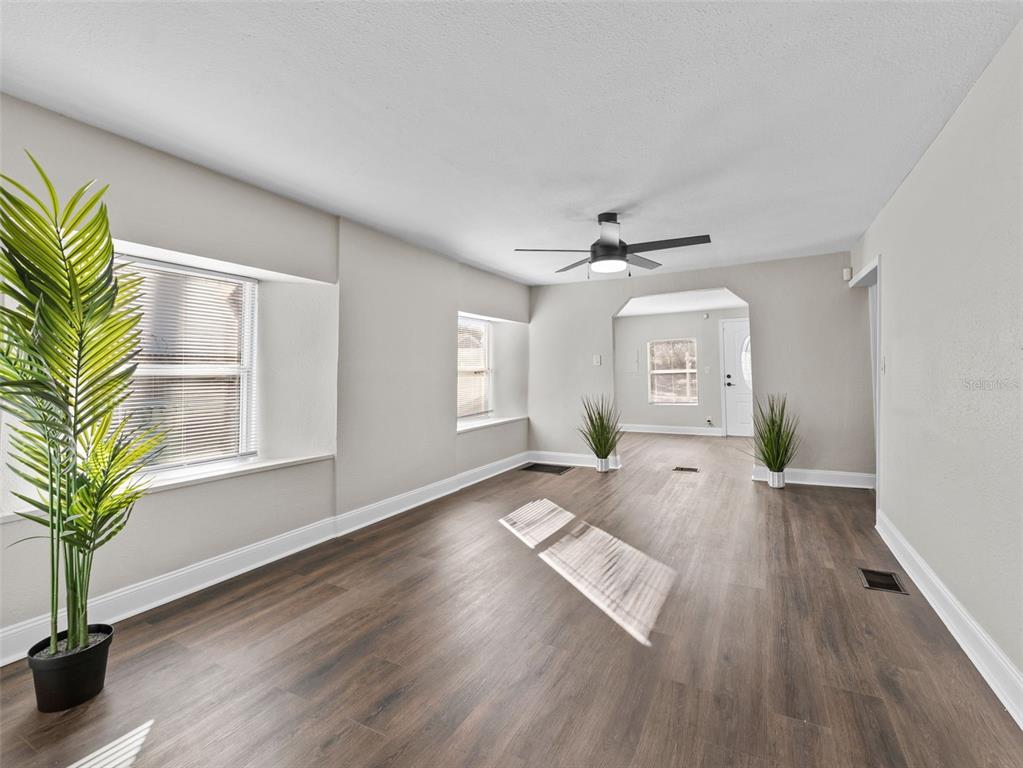 3622 E MOHAWK AVENUE, TAMPA, FL — photo 4 of 19