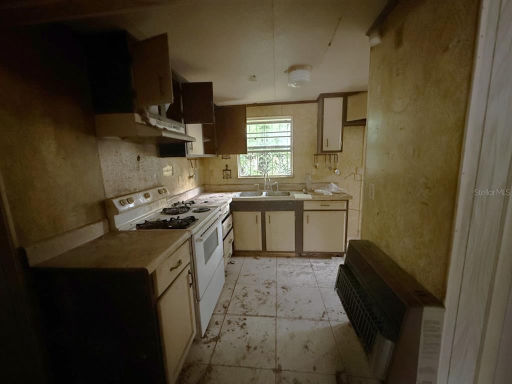817 SE PINE AVE, FORT MEADE, FL — photo 4 of 11