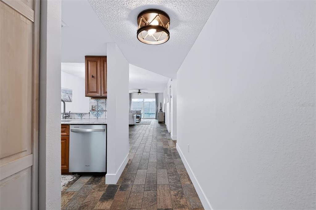719 PINELLAS BAYWAY S UNIT 311, ST PETERSBURG, FL — photo 3 of 30