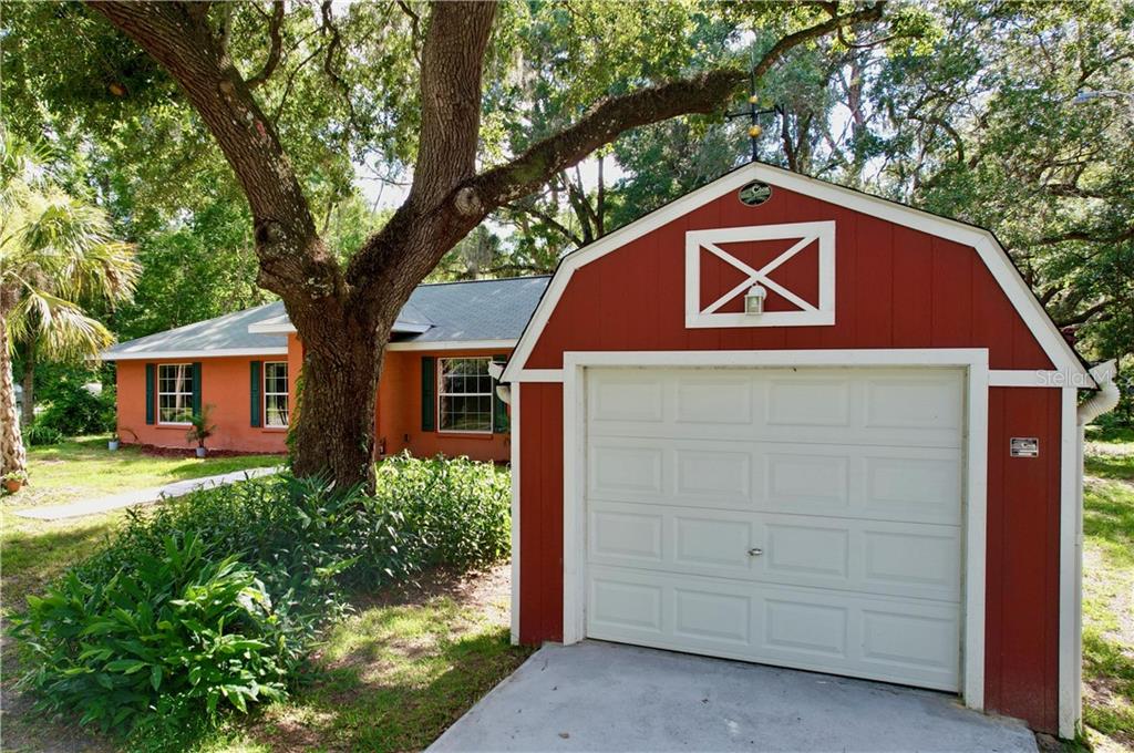 130 N Hawthorne DRIVE, INGLIS, FL — photo 4 of 30