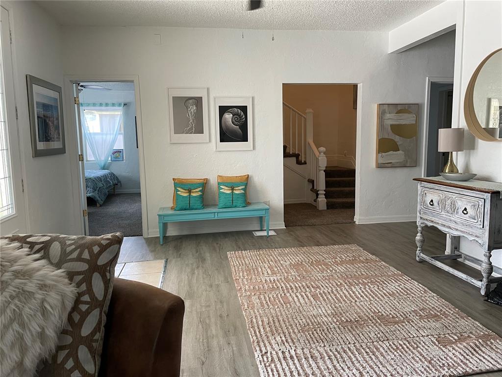 717 DARTMOOR STREET N, ST PETERSBURG, FL — photo 5 of 17