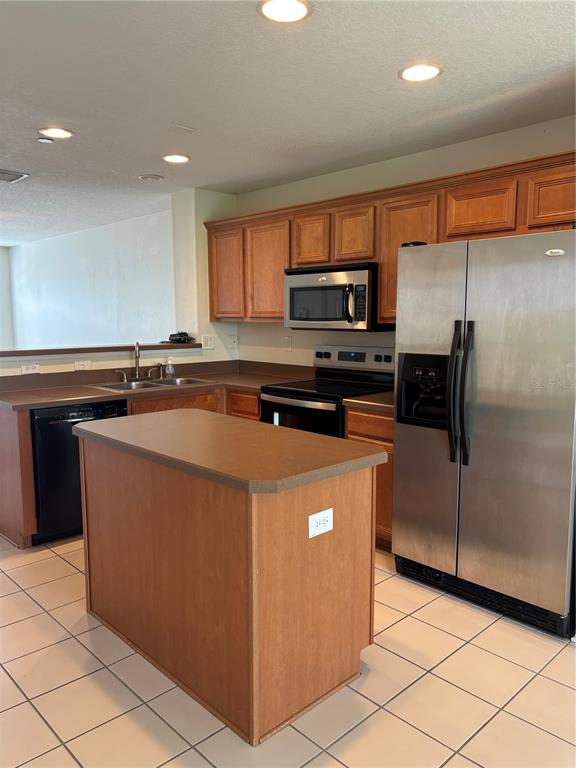 551 VINCINDA CREST WAY, TAMPA, FL — photo 3 of 17