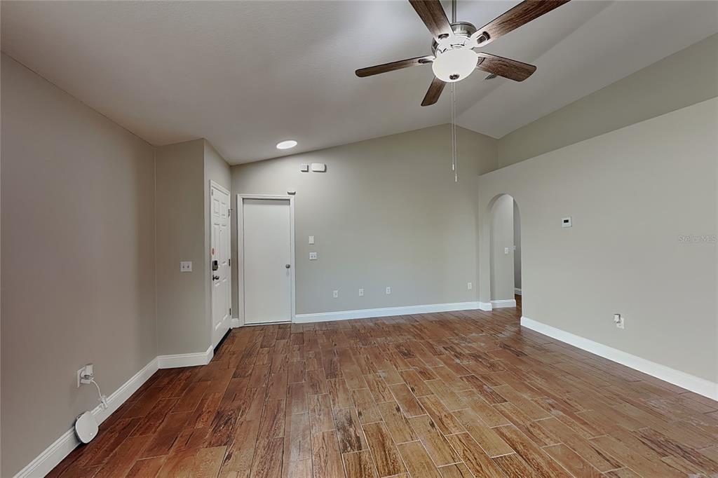 13235 WATERFORD CASTLE DRIVE, DADE CITY, FL — photo 2 of 17