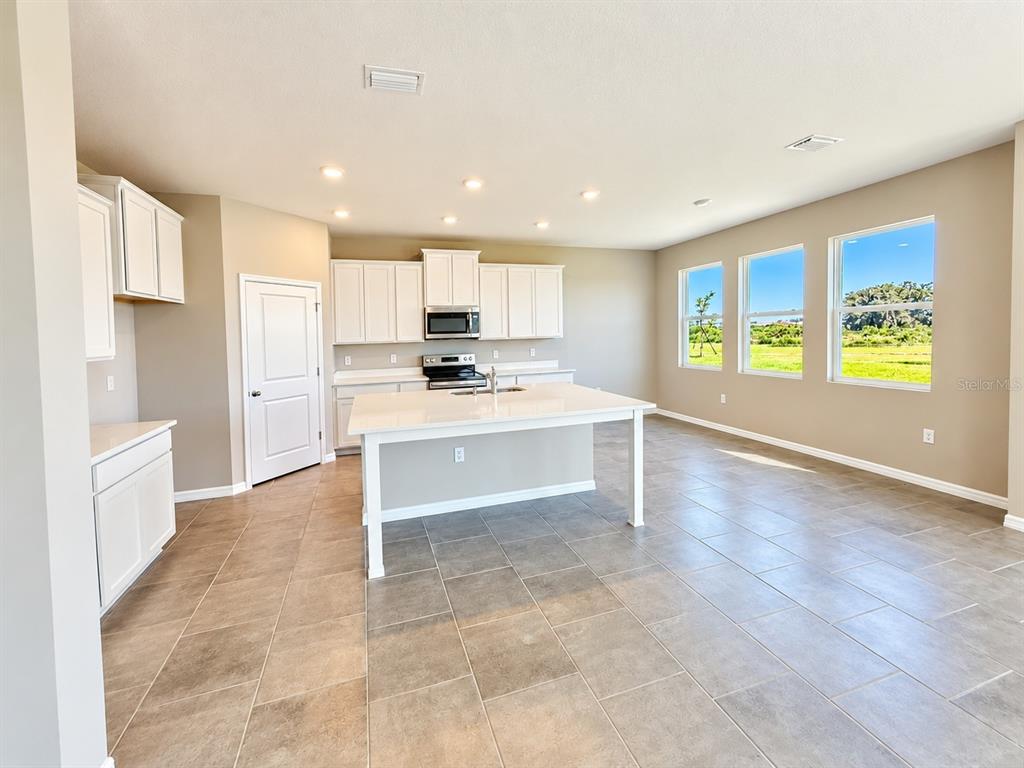10669 BRIDGEGATE HEIGHTS LOOP, SAN ANTONIO, FL — photo 3 of 6